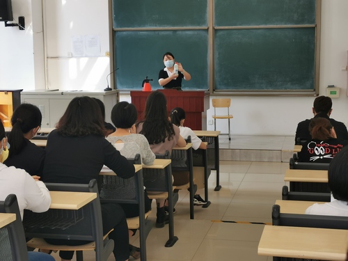 张弘组织学院教职工开展防疫消毒知识培训